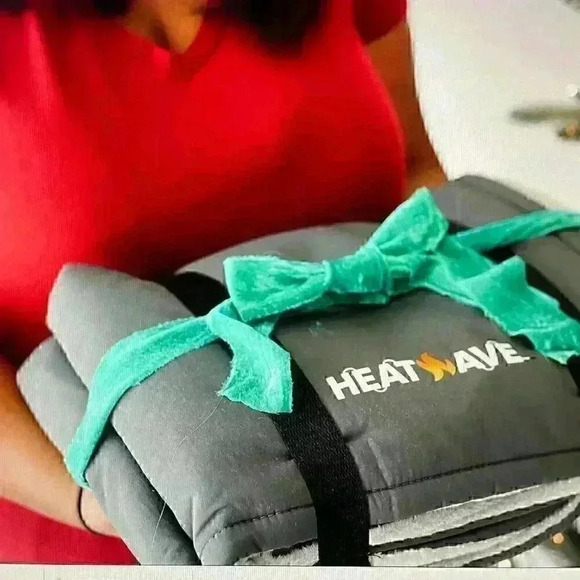 HEATWAVE Gray Portable Heated Throw Blanket with USB Charging   (Save $135.00) - Picture 9 of 11